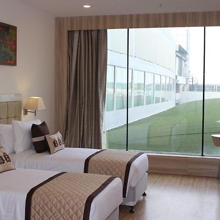 Xenious World Square Hotel Ghaziabad Eksteriør billede