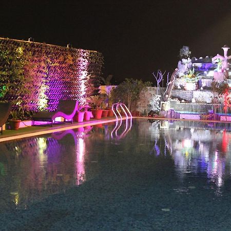 Xenious World Square Hotel Ghaziabad Eksteriør billede