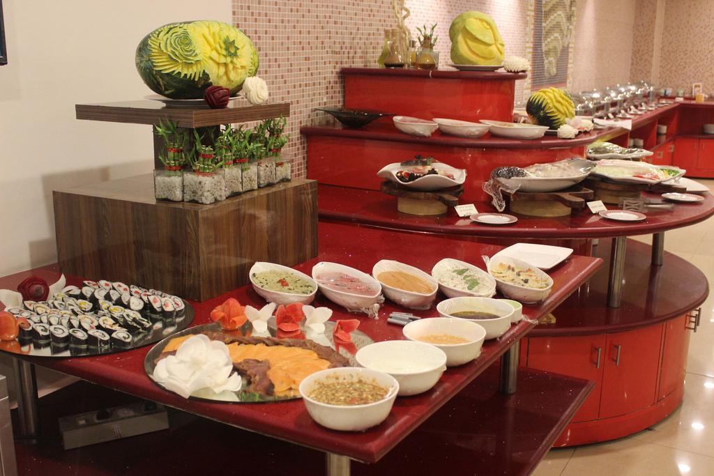 Xenious World Square Hotel Ghaziabad Eksteriør billede
