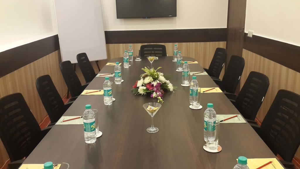 Xenious World Square Hotel Ghaziabad Eksteriør billede