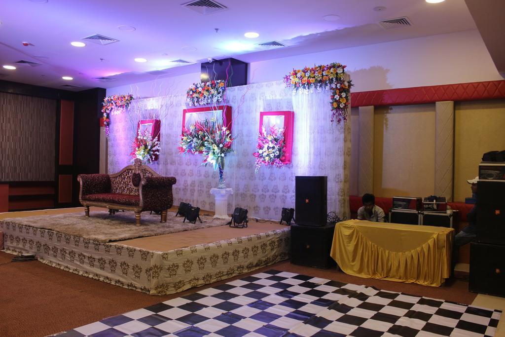 Xenious World Square Hotel Ghaziabad Eksteriør billede