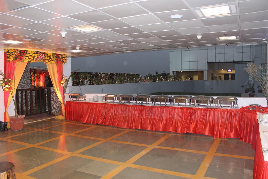Xenious World Square Hotel Ghaziabad Eksteriør billede