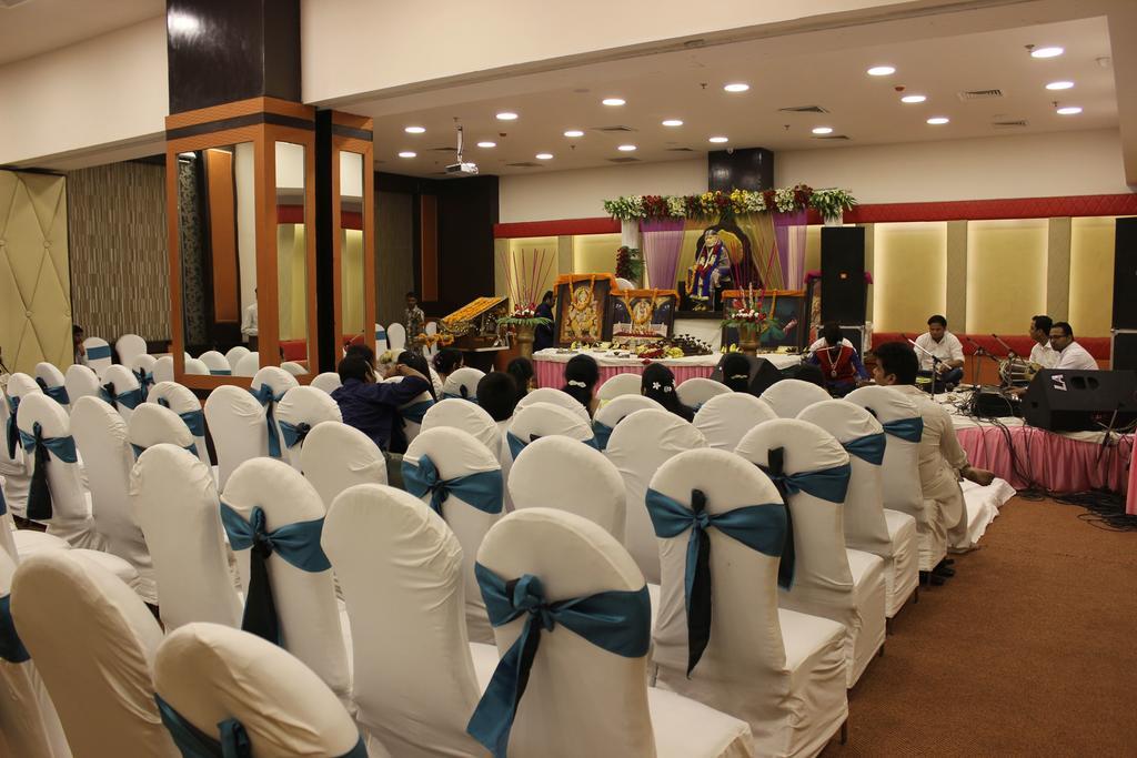 Xenious World Square Hotel Ghaziabad Eksteriør billede