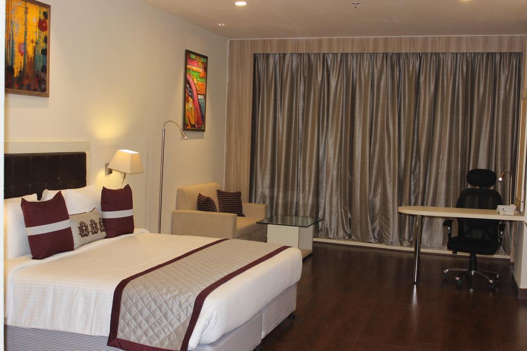 Xenious World Square Hotel Ghaziabad Eksteriør billede