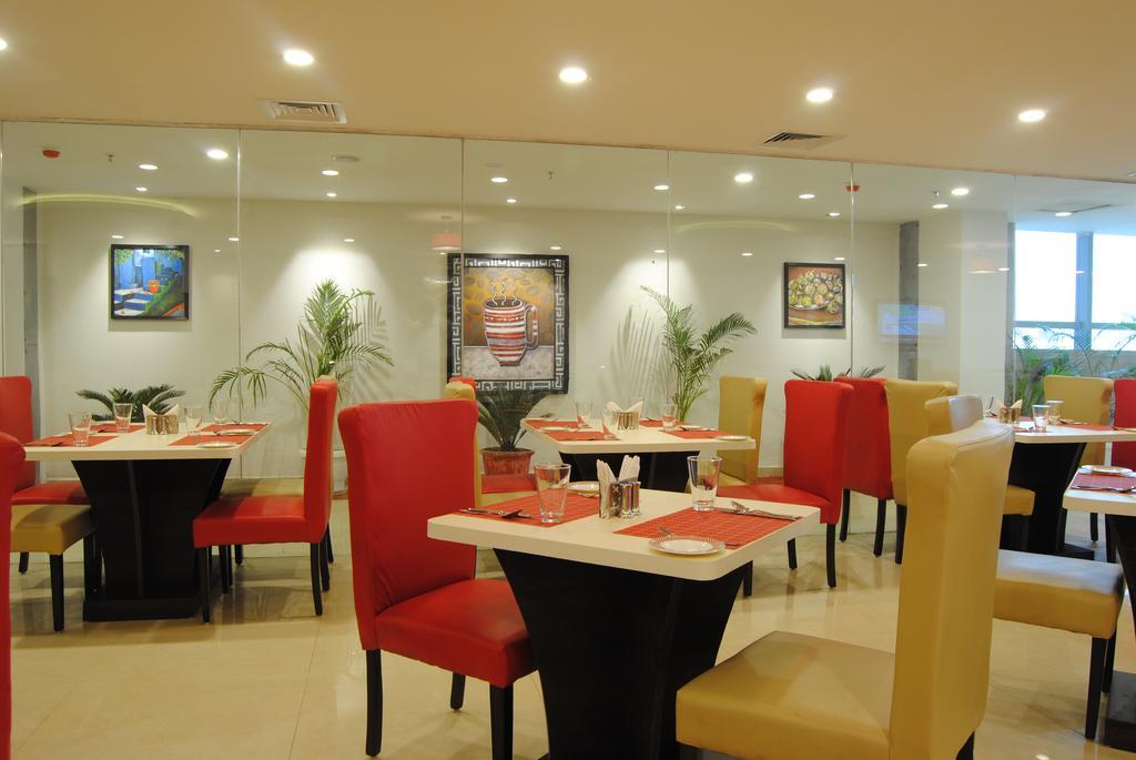 Xenious World Square Hotel Ghaziabad Eksteriør billede