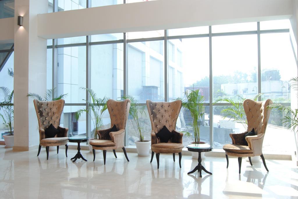 Xenious World Square Hotel Ghaziabad Eksteriør billede