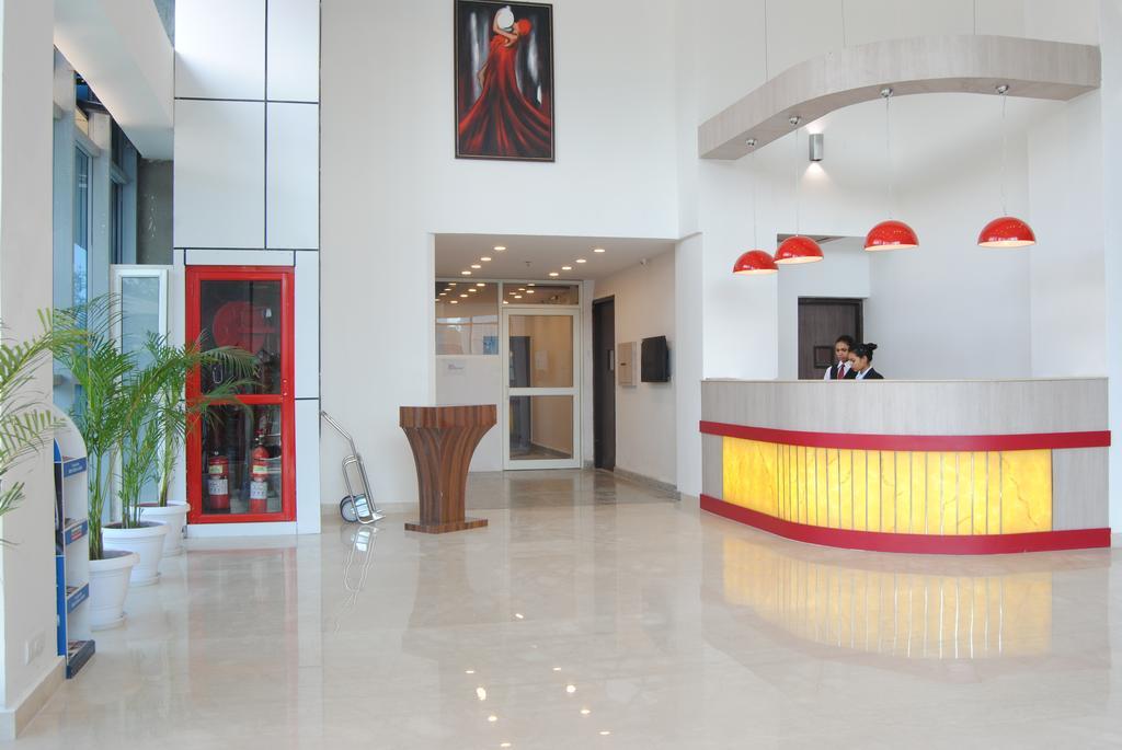 Xenious World Square Hotel Ghaziabad Eksteriør billede