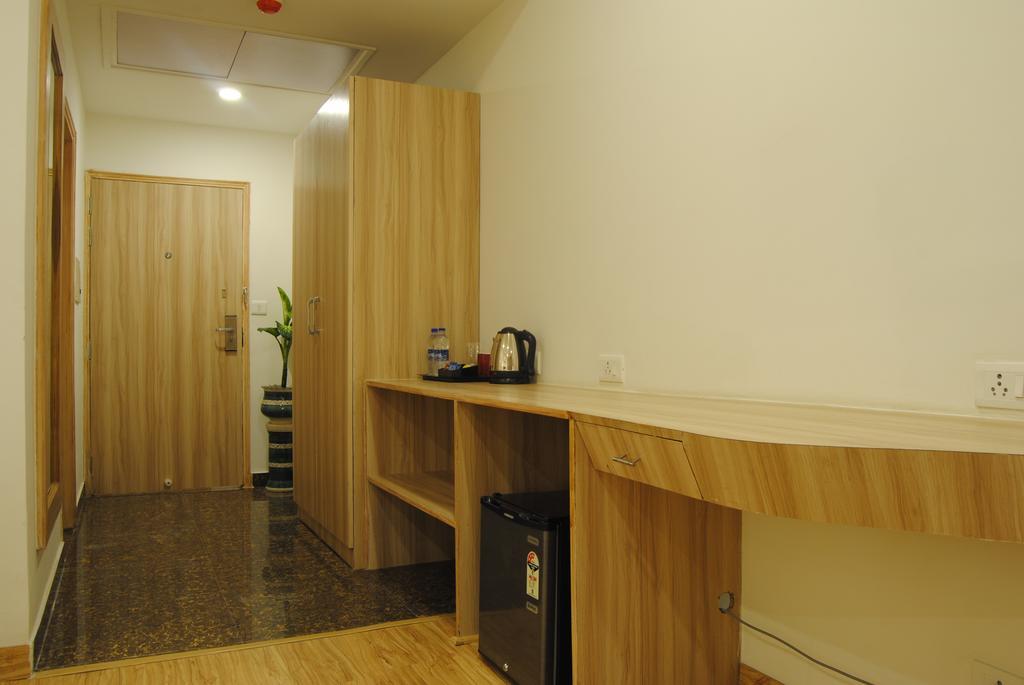 Xenious World Square Hotel Ghaziabad Eksteriør billede