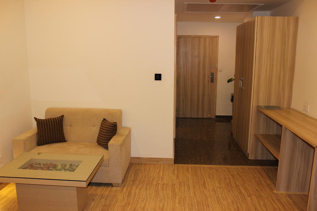 Xenious World Square Hotel Ghaziabad Eksteriør billede