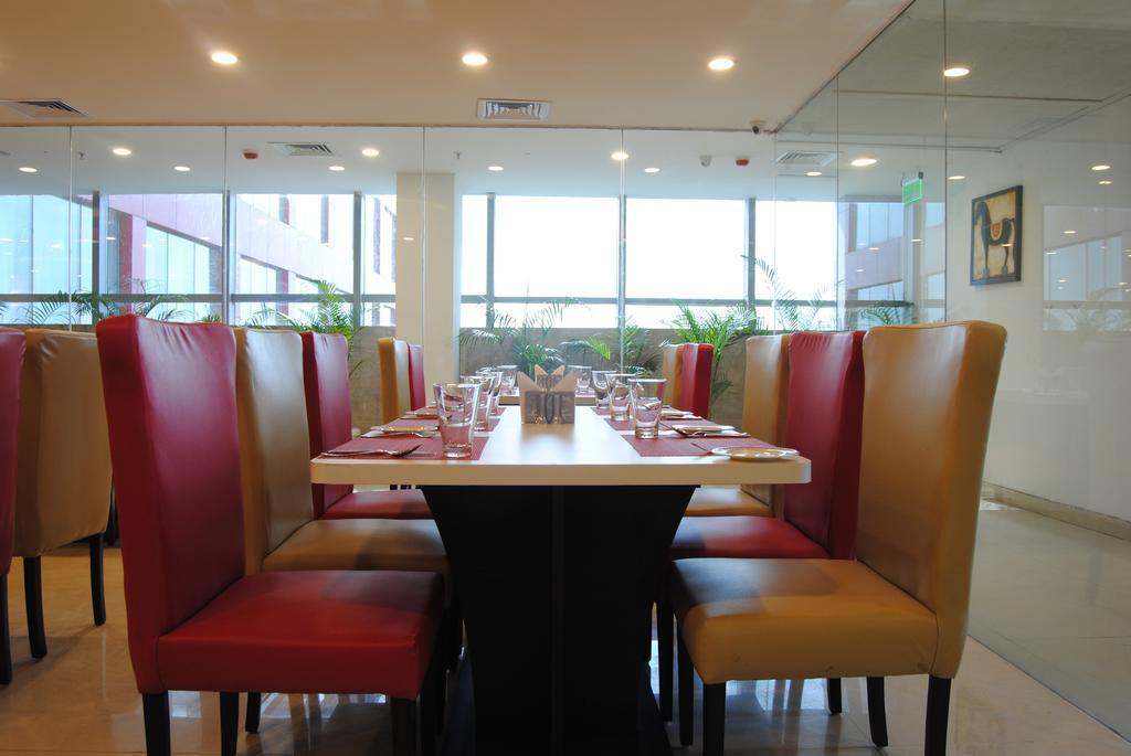 Xenious World Square Hotel Ghaziabad Eksteriør billede