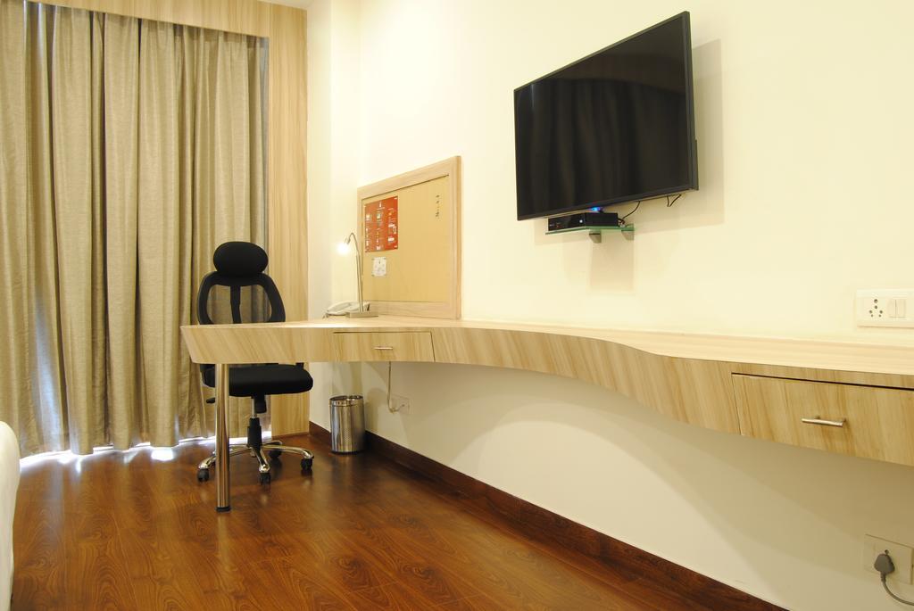 Xenious World Square Hotel Ghaziabad Eksteriør billede