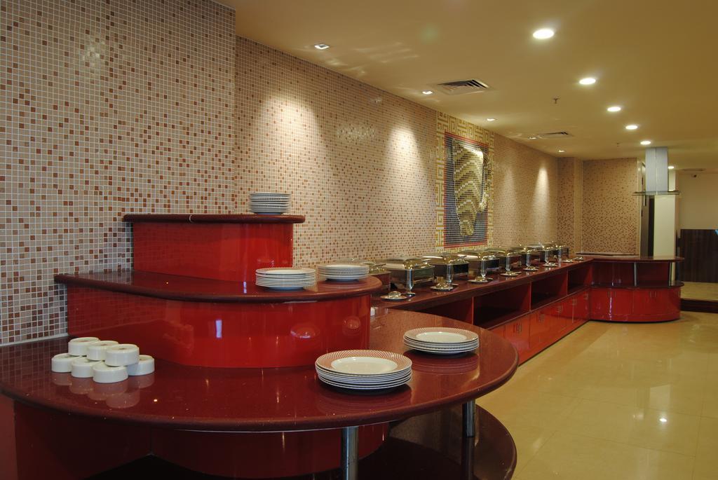 Xenious World Square Hotel Ghaziabad Eksteriør billede