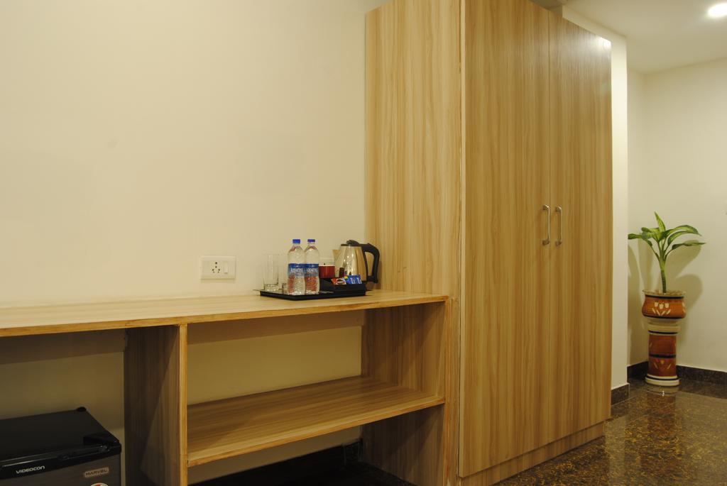 Xenious World Square Hotel Ghaziabad Eksteriør billede