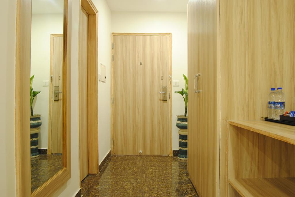 Xenious World Square Hotel Ghaziabad Eksteriør billede