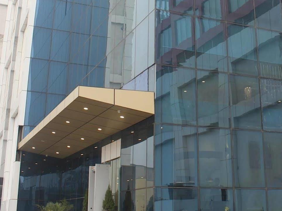 Xenious World Square Hotel Ghaziabad Eksteriør billede