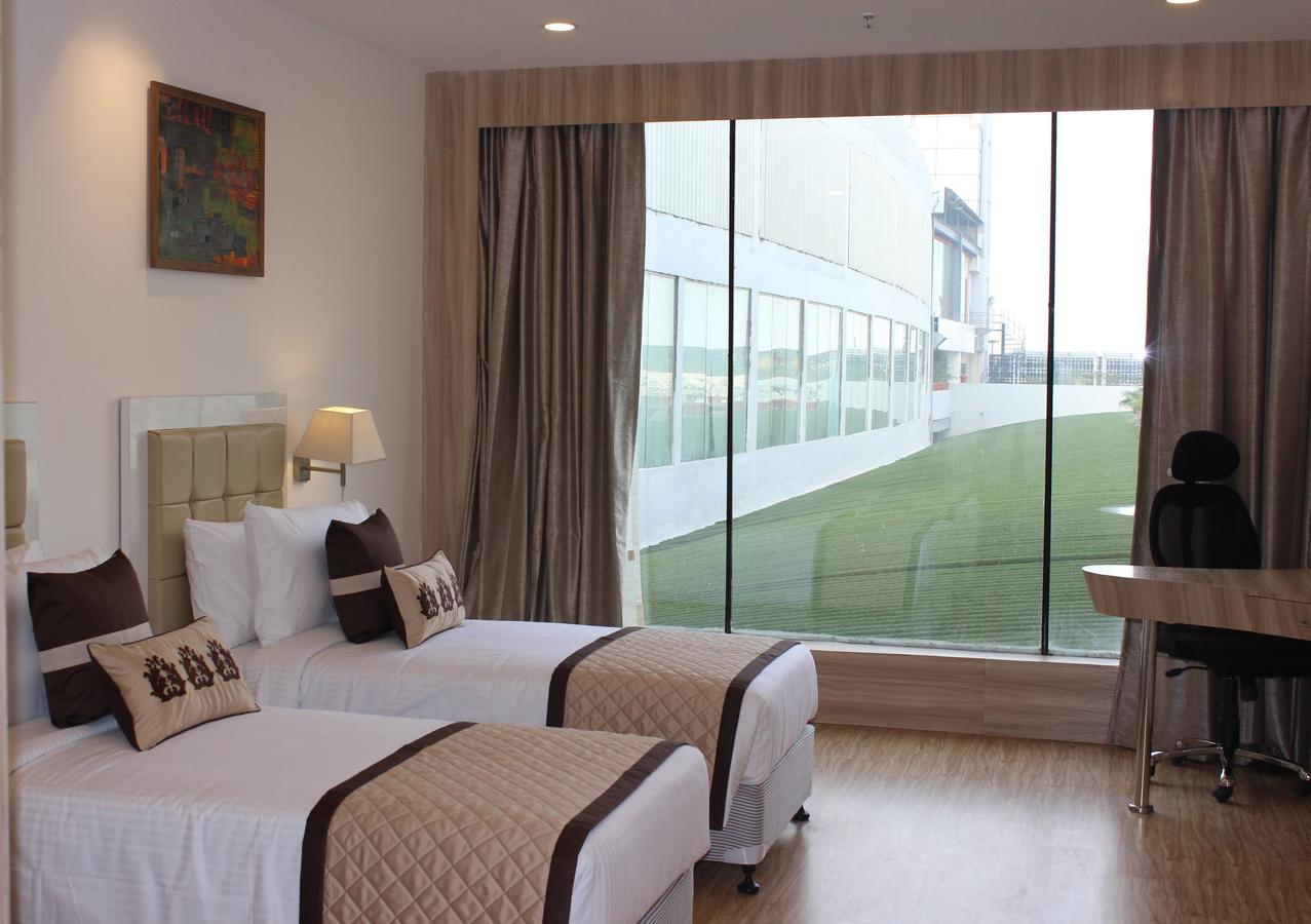 Xenious World Square Hotel Ghaziabad Eksteriør billede